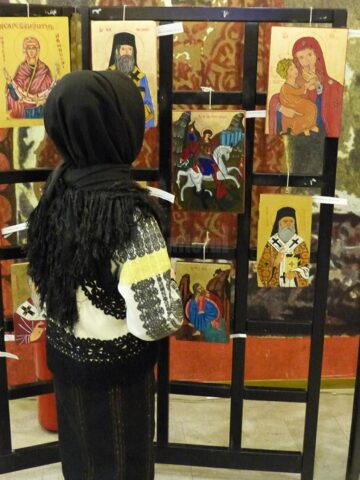 „Fereastră spre cer”, ediția a VIII-a, o expoziție-jertfă realizată de mai mulți elevi suceveni
