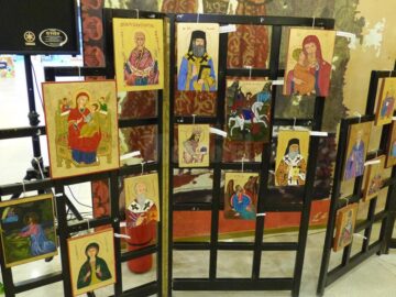 „Fereastră spre cer”, ediția a VIII-a, o expoziție-jertfă realizată de mai mulți elevi suceveni