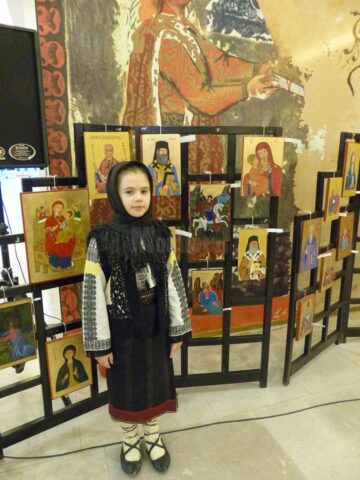 „Fereastră spre cer”, ediția a VIII-a, o expoziție-jertfă realizată de mai mulți elevi suceveni