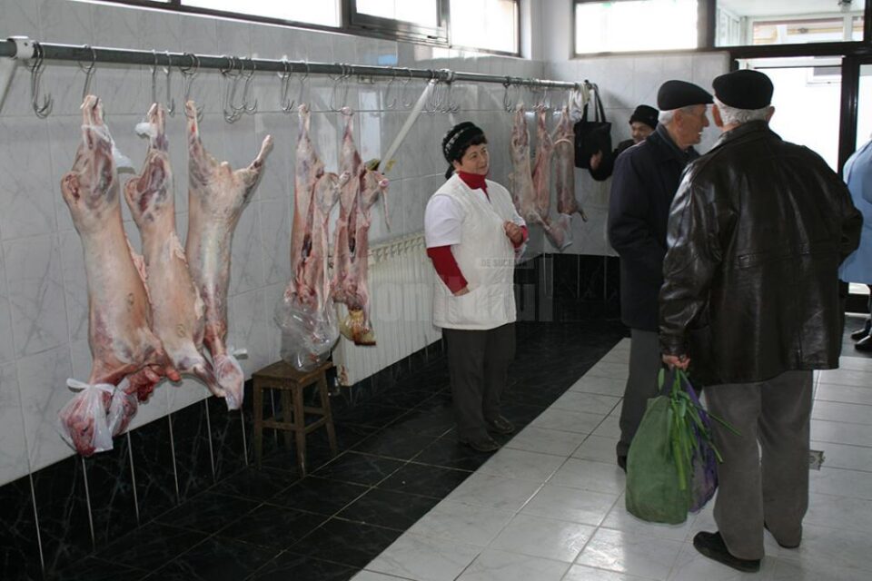 Vârstnicii sunt cei mai fideli cumpărători ai mieilor de Paște