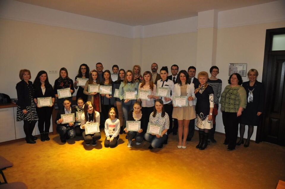 Trei eleve sucevence vor reprezenta România la Olimpiada Internațională de limbă polonă