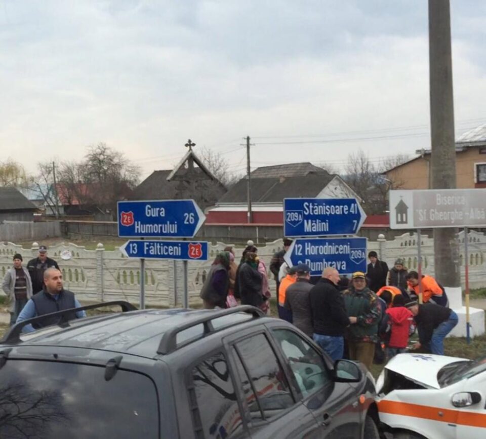 Accidentul s-a petrecut ieri dimineață, în jurul orei 8.45, pe DN 2E, care leagă Gura Humorului de Fălticeni, pe raza comunei Cornu Luncii. Foto: Florin Lungu - Facebook