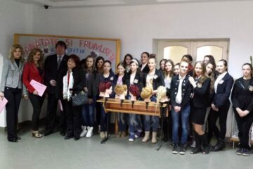 Atelier de coafură al elevelor Colegiului „Alexandru Ioan Cuza”