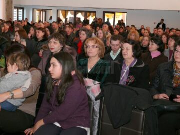 Concert caritabil Paula Seling, la sărbătoarea „Joia Mare la Poiana Stampei”