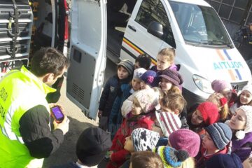 Peste 8.500 de elevi au intrat în contact cu polițiștii în aceste zile