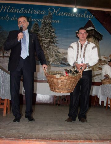 Concurs de ciocnit ouă la Mănăstirea Humorului