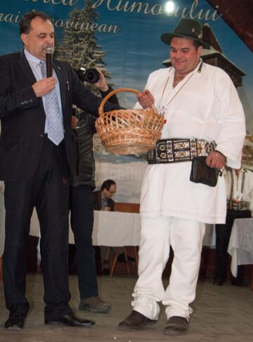 Concurs de ciocnit ouă la Mănăstirea Humorului
