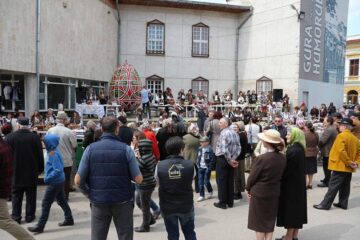 Peste 50 de coșuri au fost prezentate la Sărbătoarea coșurilor de Paște, de la Gura Humorului