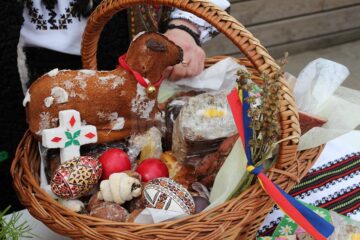 Peste 50 de coșuri au fost prezentate la Sărbătoarea coșurilor de Paște, de la Gura Humorului