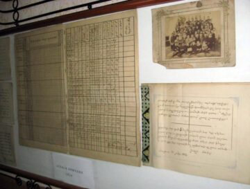 Documente din expoziția dedicată Școlii armene din Suceava