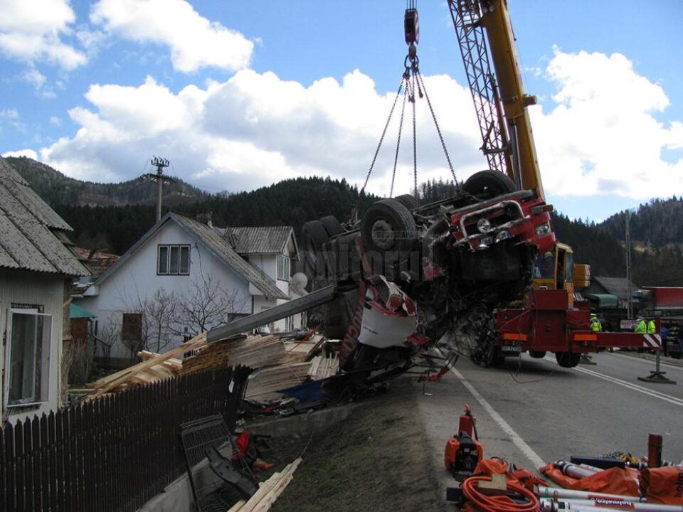 Groaznicul accident rutier cu trei morți petrecut pe 3 aprilie, în curba de la intrarea în Prisaca Dornei dinspre Câmpulung Moldovenesc