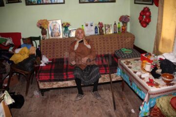 După ani de zile de coșmar trăiți în casa bunicii, cinci frați, împreună cu mama lor, au șansa la o viață normală