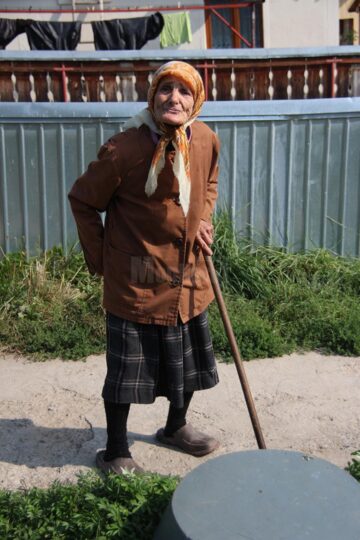 După ani de zile de coșmar trăiți în casa bunicii, cinci frați, împreună cu mama lor, au șansa la o viață normală