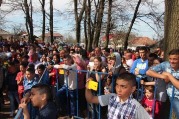 Romii din Gulia au fost foarte încântați de dansurile țigănești ale trupei de balet a Ansamblului Ciprian Porumbescu