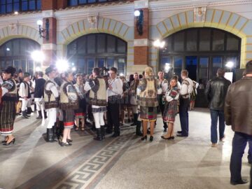 Peste 500 de artiști și iubitori de folclor au însuflețit vineri seară Gara din Burdujeni, la Balul gospodarilor