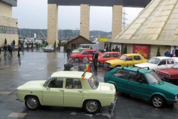 22 de mașini de colecție au fost expuse la „Retro Parada Primăverii” de la Iulius Mall Suceava