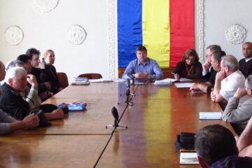 Întâlnirea executivului fălticenean cu crescătorii de animale din localitate, conducerea APIA Fălticeni și medicii veterinari