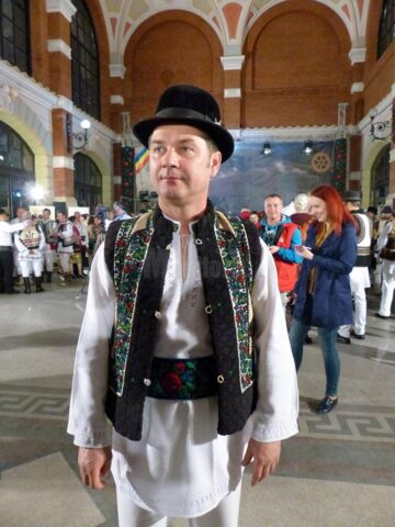 Peste 500 de artiști și iubitori de folclor au însuflețit vineri seară Gara din Burdujeni, la Balul gospodarilor