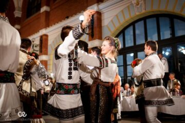 Peste 500 de artiști și iubitori de folclor au însuflețit vineri seară Gara din Burdujeni, la Balul gospodarilor. Foto: Cristi Sebastian