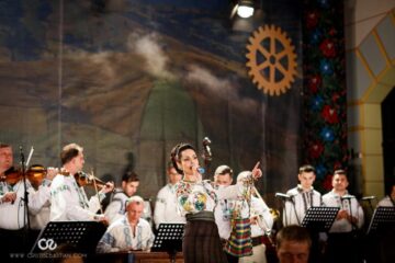 Peste 500 de artiști și iubitori de folclor au însuflețit vineri seară Gara din Burdujeni, la Balul gospodarilor. Foto: Cristi Sebastian