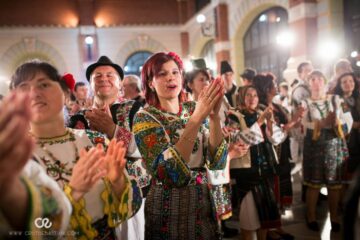 Peste 500 de artiști și iubitori de folclor au însuflețit vineri seară Gara din Burdujeni, la Balul gospodarilor. Foto: Cristi Sebastian