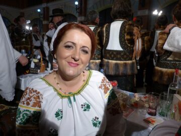 Peste 500 de artiști și iubitori de folclor au însuflețit vineri seară Gara din Burdujeni, la Balul gospodarilor