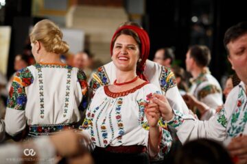 Peste 500 de artiști și iubitori de folclor au însuflețit vineri seară Gara din Burdujeni, la Balul gospodarilor. Foto: Cristi Sebastian