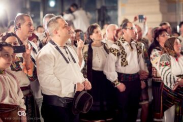 Peste 500 de artiști și iubitori de folclor au însuflețit vineri seară Gara din Burdujeni, la Balul gospodarilor. Foto: Cristi Sebastian
