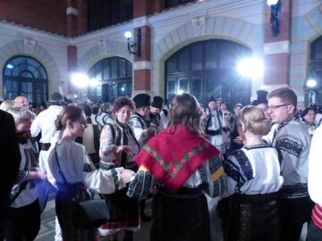 Peste 500 de artiști și iubitori de folclor au însuflețit vineri seară Gara din Burdujeni, la Balul gospodarilor