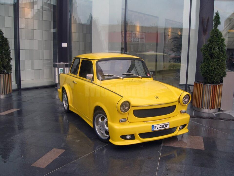 "Retro Parada Primăverii" a adus în fața sucevenilor 22 de mașini clasice