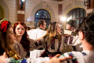 Peste 500 de artiști și iubitori de folclor au însuflețit vineri seară Gara din Burdujeni, la Balul gospodarilor. Foto: Cristi Sebastian