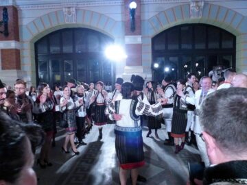 Peste 500 de artiști și iubitori de folclor au însuflețit vineri seară Gara din Burdujeni, la Balul gospodarilor