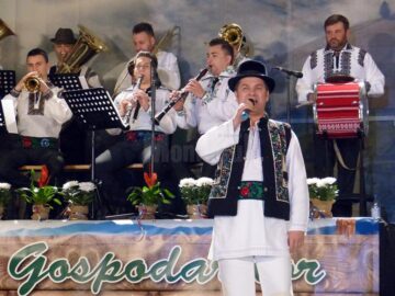 Peste 500 de artiști și iubitori de folclor au însuflețit vineri seară Gara din Burdujeni, la Balul gospodarilor