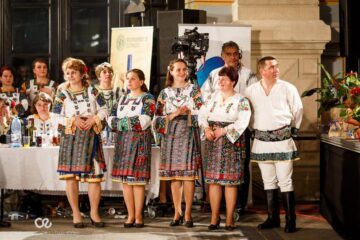 Peste 500 de artiști și iubitori de folclor au însuflețit vineri seară Gara din Burdujeni, la Balul gospodarilor. Foto: Cristi Sebastian