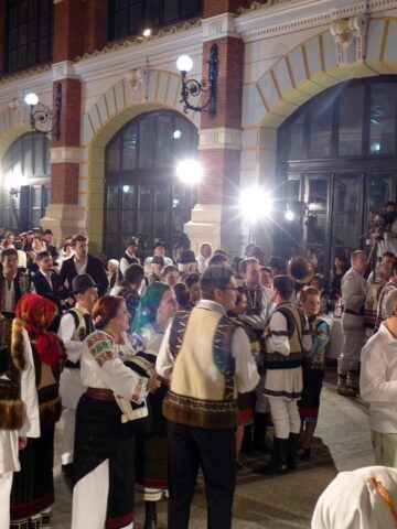 Peste 500 de artiști și iubitori de folclor au însuflețit vineri seară Gara din Burdujeni, la Balul gospodarilor