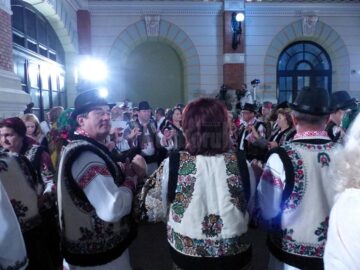 Peste 500 de artiști și iubitori de folclor au însuflețit vineri seară Gara din Burdujeni, la Balul gospodarilor