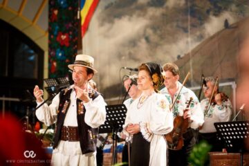 Peste 500 de artiști și iubitori de folclor au însuflețit vineri seară Gara din Burdujeni, la Balul gospodarilor. Foto: Cristi Sebastian