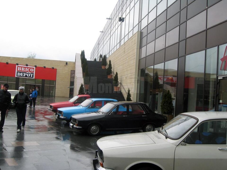 "Retro Parada Primăverii" a adus în fața sucevenilor 22 de mașini clasice