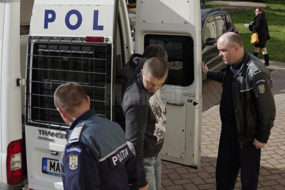 Dumitru Daniel Sofronie și Vasilică Șuleap, duși la arestare, la Tribunalul Suceava