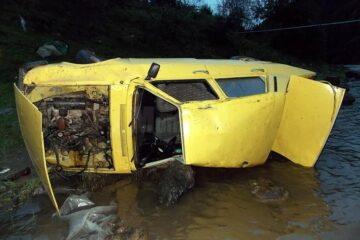 Dacia În care se aflau cei doi tineri din Broșteni