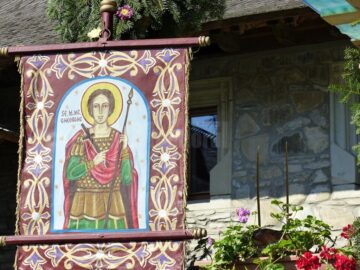 Sute de credincioși au participat ieri la hramul Mănăstirii Voroneț