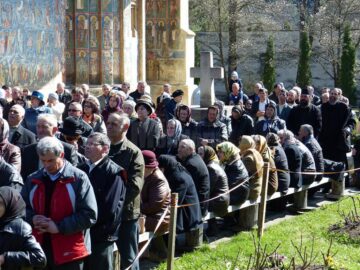 Sute de credincioși au participat ieri la hramul Mănăstirii Voroneț