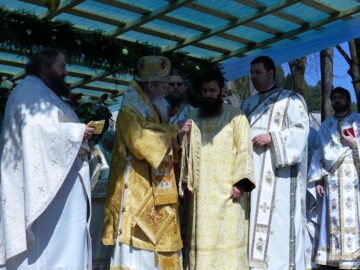Sute de credincioși au participat ieri la hramul Mănăstirii Voroneț