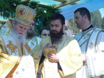 Sute de credincioși au participat ieri la hramul Mănăstirii Voroneț