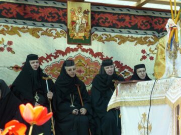 Sute de credincioși au participat ieri la hramul Mănăstirii Voroneț