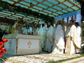 Sute de credincioși au participat ieri la hramul Mănăstirii Voroneț