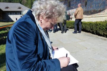 Scriitoarea și jurnalista Doina Cernica