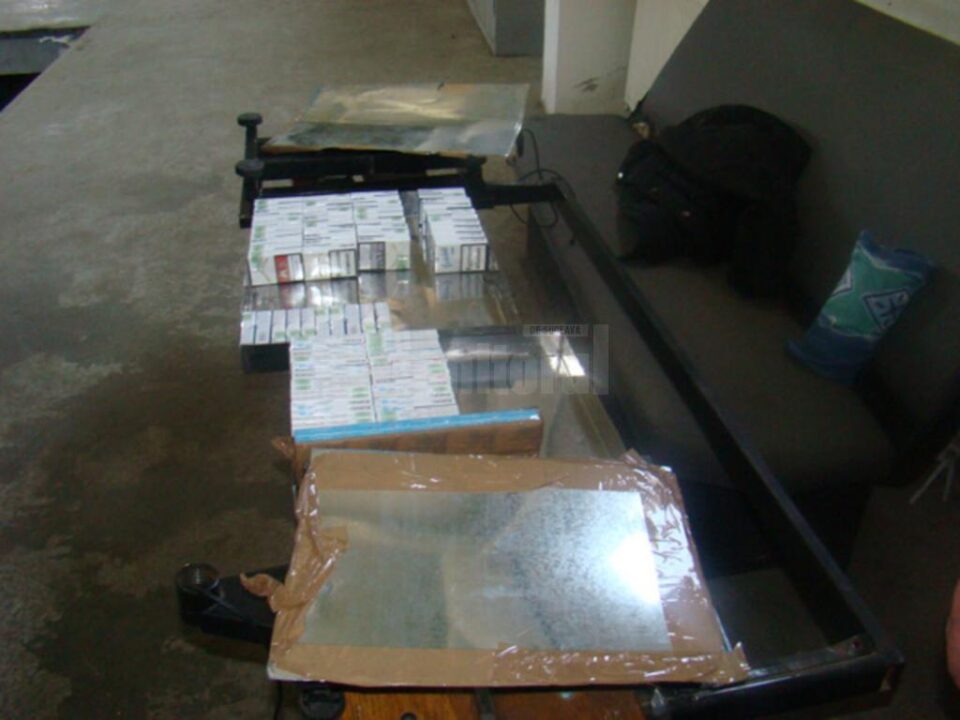 Țigări de contrabandă găsite ascunse în cântare electronice