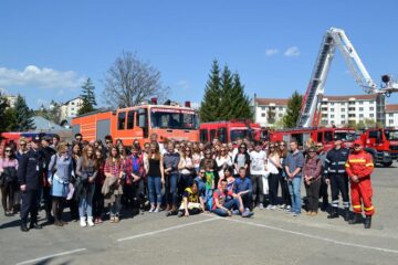 Inspectoratul pentru Situații de Urgență Suceava a primit vizita unui grup format din 77 de liceeni din Germania, Olanda și România
