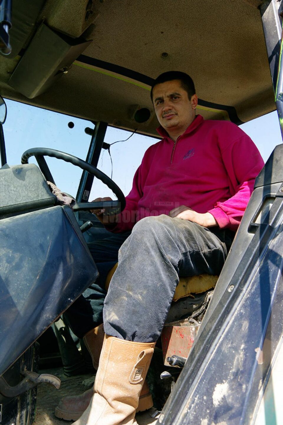 Vasile Costan nu a renunțat la principala sa ocupație, agricultura